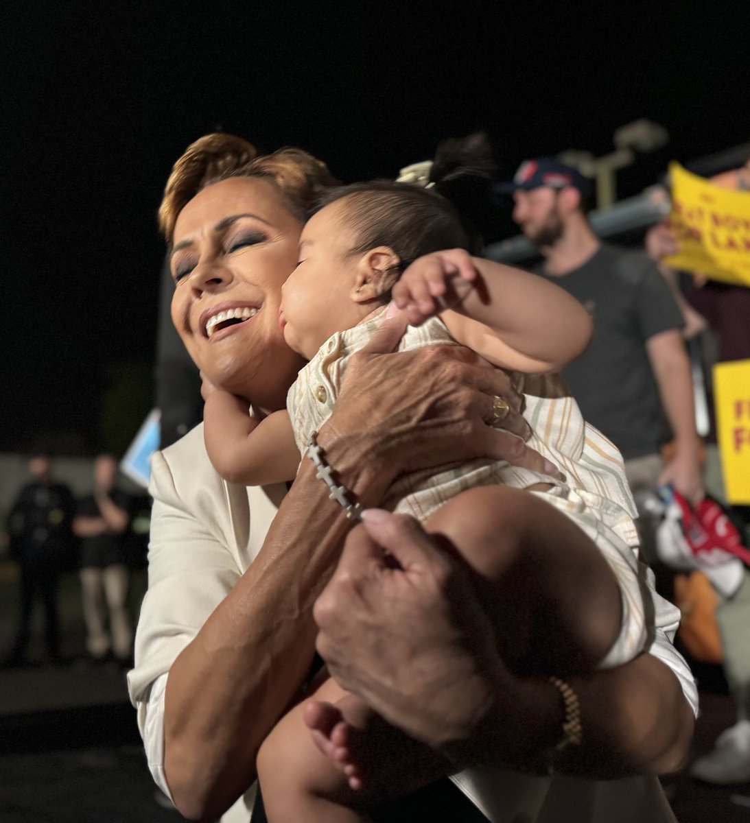 KariLake's tweet image. Moments like this make it all worth it. 🥰