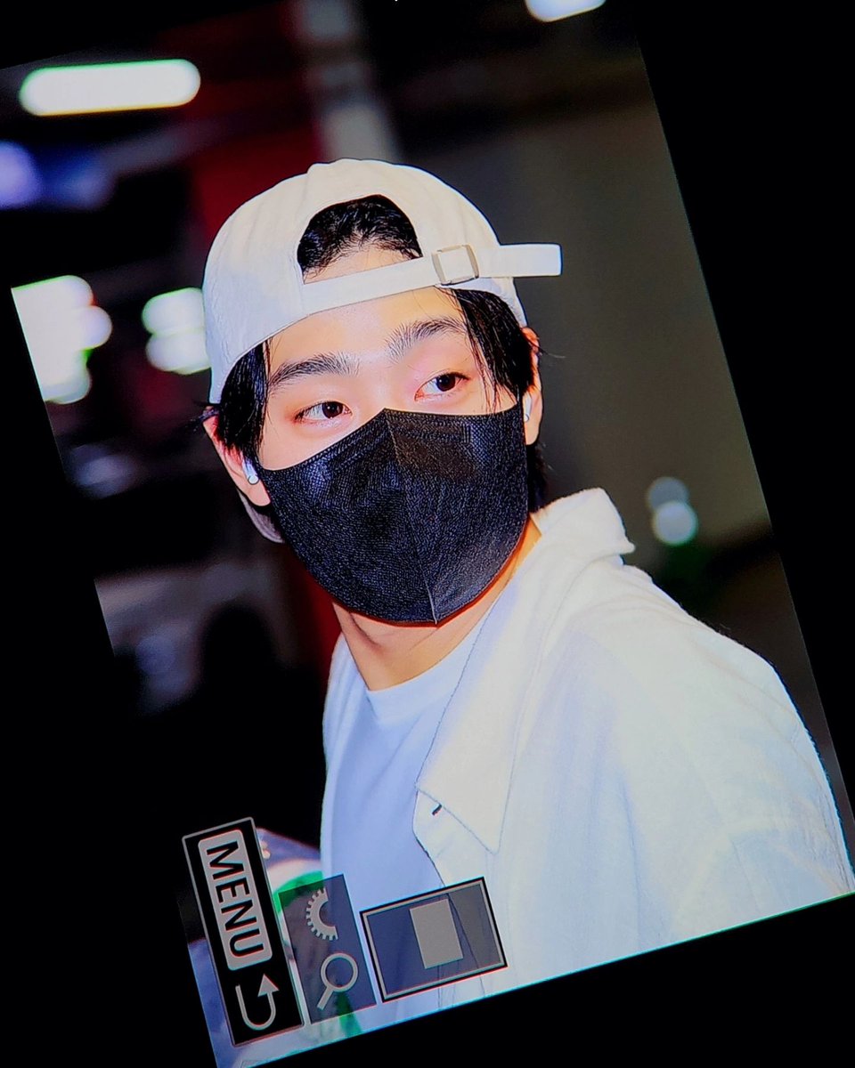 AhnHyoSeop417's tweet photo. #Repost @paulahn_0417
우리배우님 오늘 아침 인천공항 입국 캡모자 거꾸로쓴거 정말 졸귀 너무귀여워 씹덕 잘생쁨 존예 그잡채🤩🤩
.
.
.
.
.
#안효섭 #AhnHyoseop #imhyoseop #폴짝🐸 #pauljjak #폴안 #paulahn #20241027 #lCN✈️ #인천공항 #lncheonairport #입국 #프리뷰 #prevu #아침부터 https://t.co/6xb9Y0JnBb