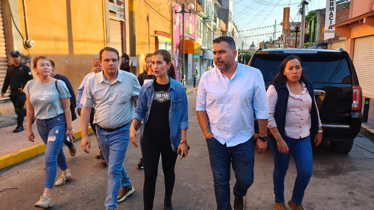 gobgente's tweet photo. En el #GobiernoDeLaGente seguimos trabajando para recuperar la seguridad de las familias guanajuatenses.

Este día, @jorgelona1 de @SEGOBGto y @JPPerezB de @obragobgente visitaron Acámbaro y Jerécuaro para reafirmar nuestro compromiso con la gente. https://t.co/QvHag3ZESa