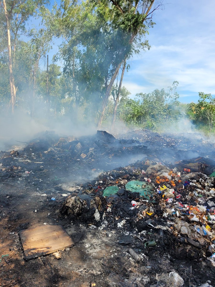 BomberosK3's tweet photo. ALERTA DE SERVICIO 🚨

Hoy a las 15hs., nuestro equipo de Bomberos a bordo del móvil AB-34 respondió rápidamente a un incendio de basural en la Costanera Norte de Asunción.  Controlado.

Recuerda: ante cualquier emergencia, llama al 132. 📞🚒

#K3 #CBVP #IncendioControlado #AB34 https://t.co/g1gFkHkxxm