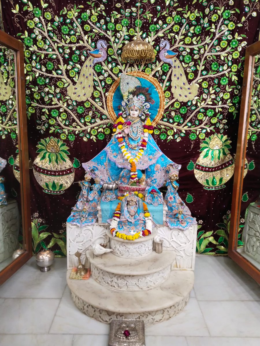 मथुरा में  जगत के तारणहार भगवान श्रीकृष्ण की पावन जन्मभूमि पर प्रभु के दर्शन-पूजन कर मन अत्यंत हर्षित है। 
प्रभु का दर्शन सदैव राष्ट्रधर्म के अनुपालन हेतु सकारात्मक ऊर्जा प्रदान करता है। 

जय श्रीकृष्ण! 🙏🏾