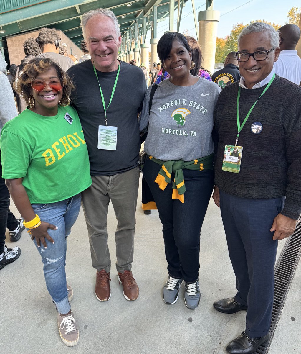 Behold! 💚💛 Over 20,000 alumni, students, friends &amp; community partners come back to ⁦<a href="/Norfolkstate/">Norfolk State University</a>⁩ to participate in #homecoming celebration! The day was made even more perfect when meeting ⁦⁦<a href="/timkaine/">Tim Kaine</a>⁩ and ⁦⁦<a href="/BobbyScott/">Rep. Bobby Scott</a>⁩ #VAleaders #spartanstrong 🗳️
