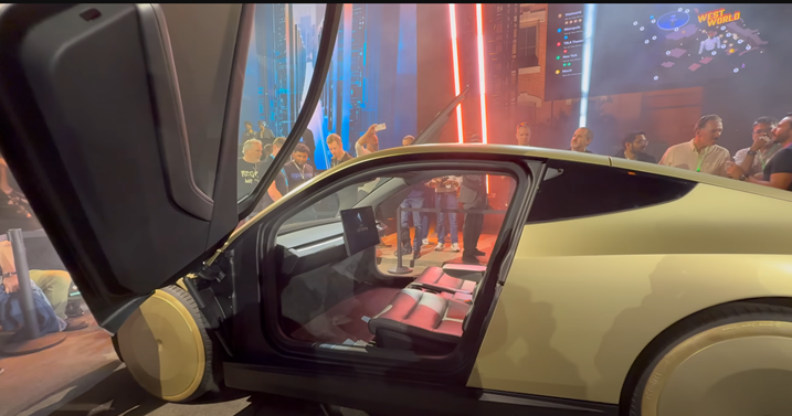 yonkipark's tweet image. [Fantastic Plastic? 1/4]

사이버캡 영상과 전시사진을 보니 ‘나라면 차체부터 두드려보고 쓰다듬어 볼텐데!’라는 직업적 발상이 ㅎㅎ 누구 만져보고 추측해보신 분은 없나요?^^

결론부터 말하자면 사이버캡은 외판이 ‘플라스틱 복합재’일 수도 있겠네!라는 생각이 듭니다. 스테인레스가 아님에도…