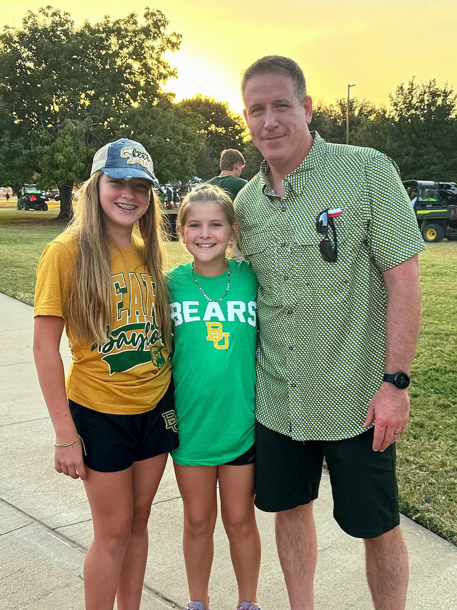 BaylorCharles's tweet photo. Love running into @TISDTIS Cougars outside of school...especially at @BUFootball games! #GoCoogs #SicEm https://t.co/ZR9cfakWxy