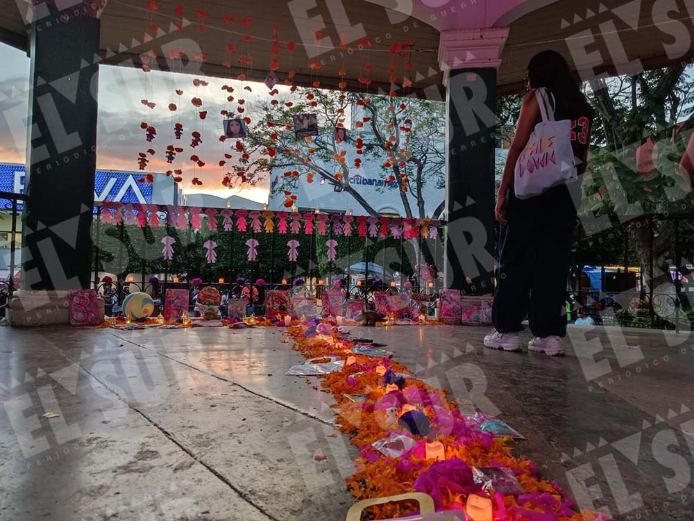 elsurdeguerrero's tweet image. 🟣 Colocan ofrenda en la capital en memoria de niñas víctimas de feminicidio

suracapulco.mx/colocan-ofrend…