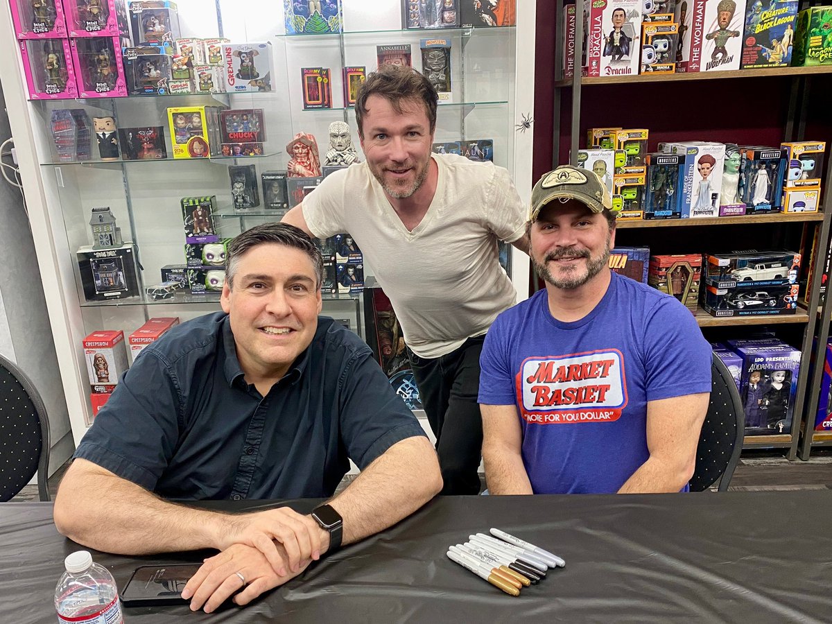 GOParsons's tweet image. Fun signing today with Adam Green and Adam F. Goldberg for Hatchet Halloween Tales VI.
Get it this week from @AmericanMytho.
The marquee tale is a Victor Crowley / Goldbergs crossover — not to be missed!