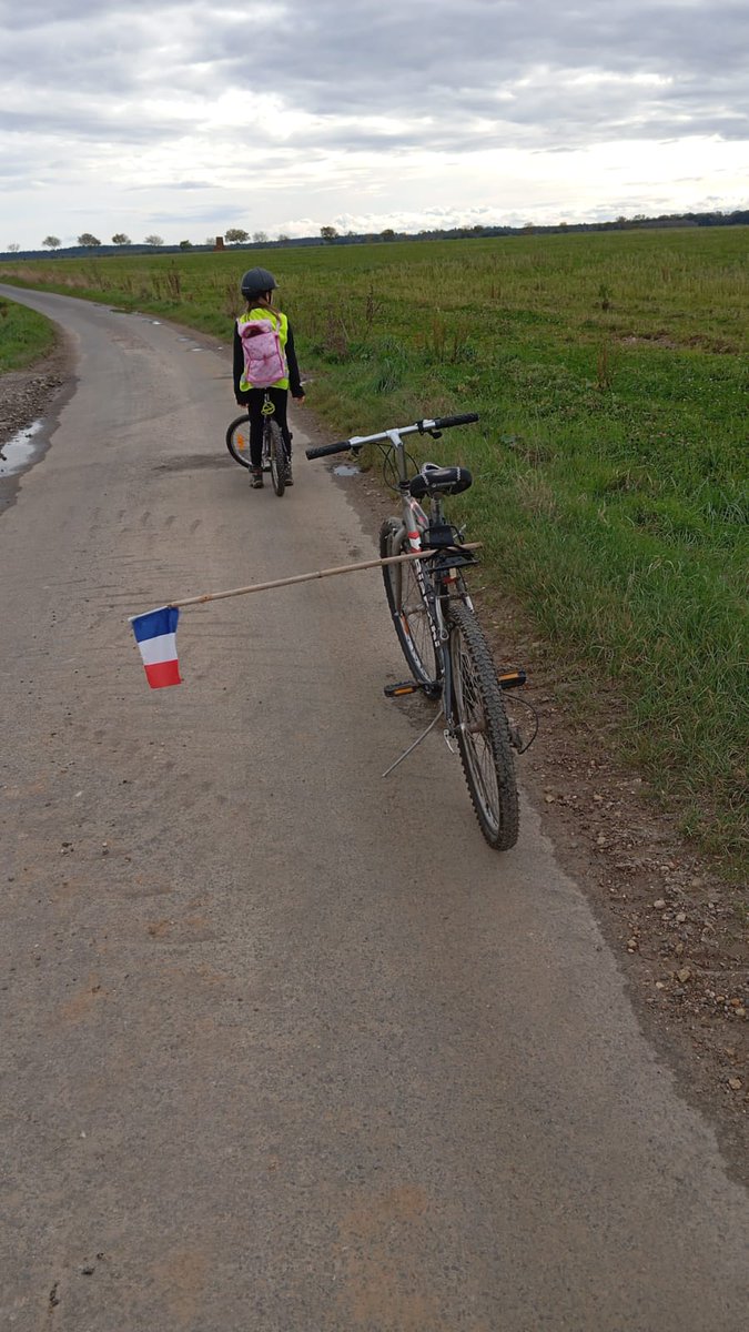 DesignErrands's tweet image. Reckless drivers won&apos;t care about the life of cyclists. But they would definitely try to avoid scratching the paint of their beloved cars.

#DesignErrands #Cyclist #AgainstRecklessDriving #RoadSafety 

Image: France, Oct. 2024. Credit RC.