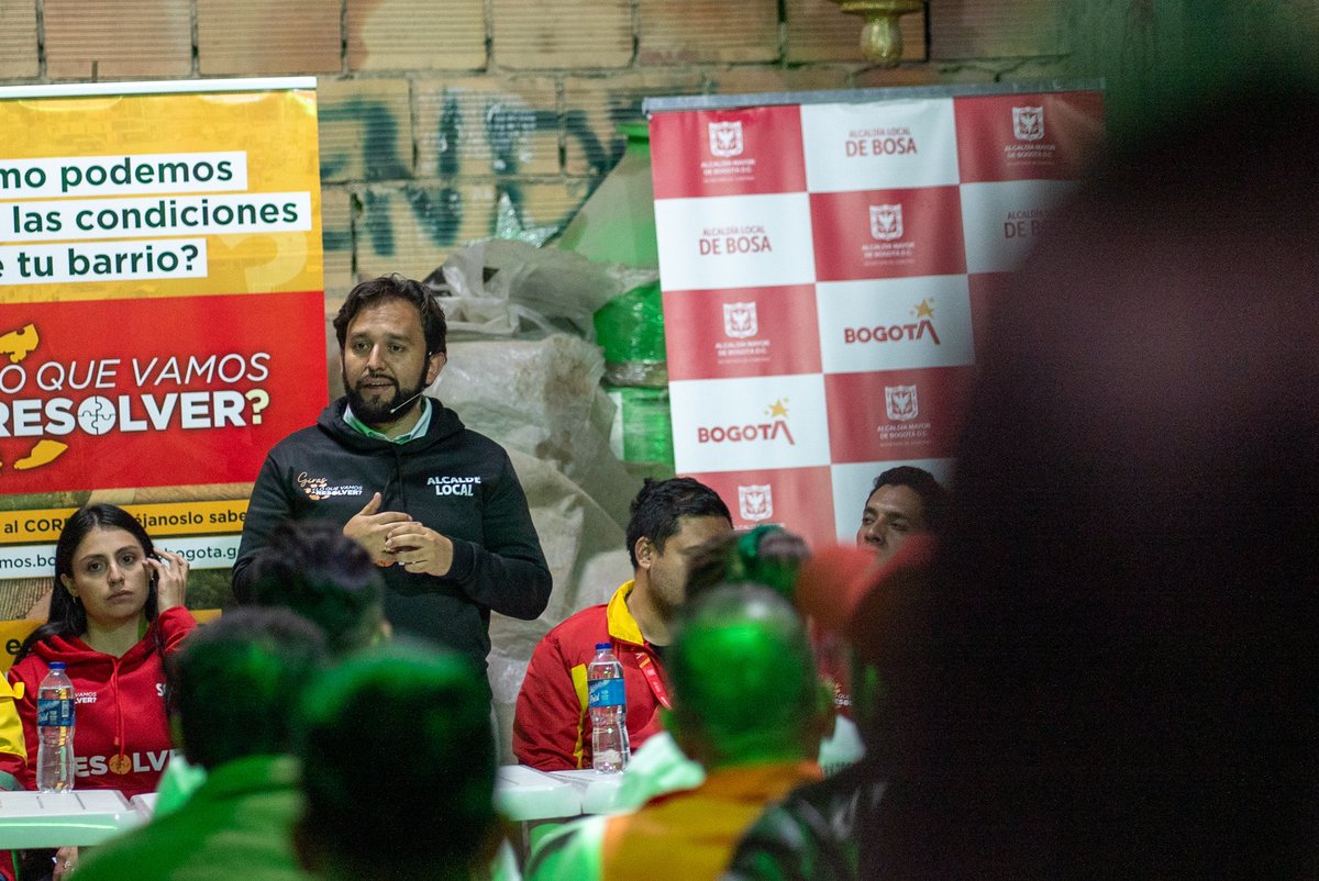 AlcaldiadeBosa's tweet image. Así fue la última jornada de las giras de hoy.

Nuestra tarea será #Resolver lo que nos solicitó la comunidad, trabajaremos por mejorar temas de movilidad, infraestructura, espacio público y seguridad.