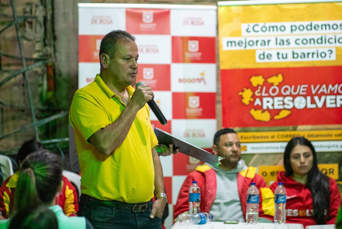 AlcaldiadeBosa's tweet image. Así fue la última jornada de las giras de hoy.

Nuestra tarea será #Resolver lo que nos solicitó la comunidad, trabajaremos por mejorar temas de movilidad, infraestructura, espacio público y seguridad.