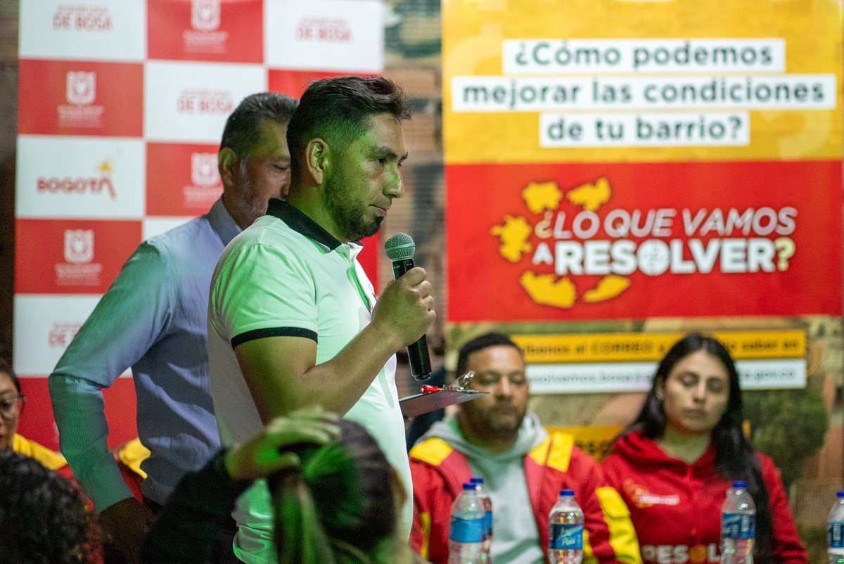 AlcaldiadeBosa's tweet image. Así fue la última jornada de las giras de hoy.

Nuestra tarea será #Resolver lo que nos solicitó la comunidad, trabajaremos por mejorar temas de movilidad, infraestructura, espacio público y seguridad.