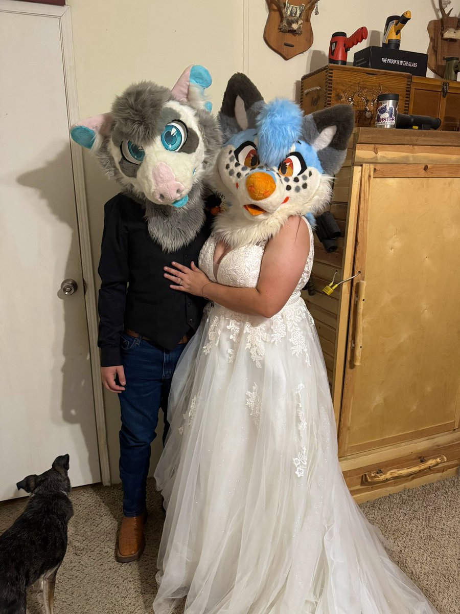 Slushiekinz's tweet photo. We’re married 💍 https://t.co/GSvU653CD7
