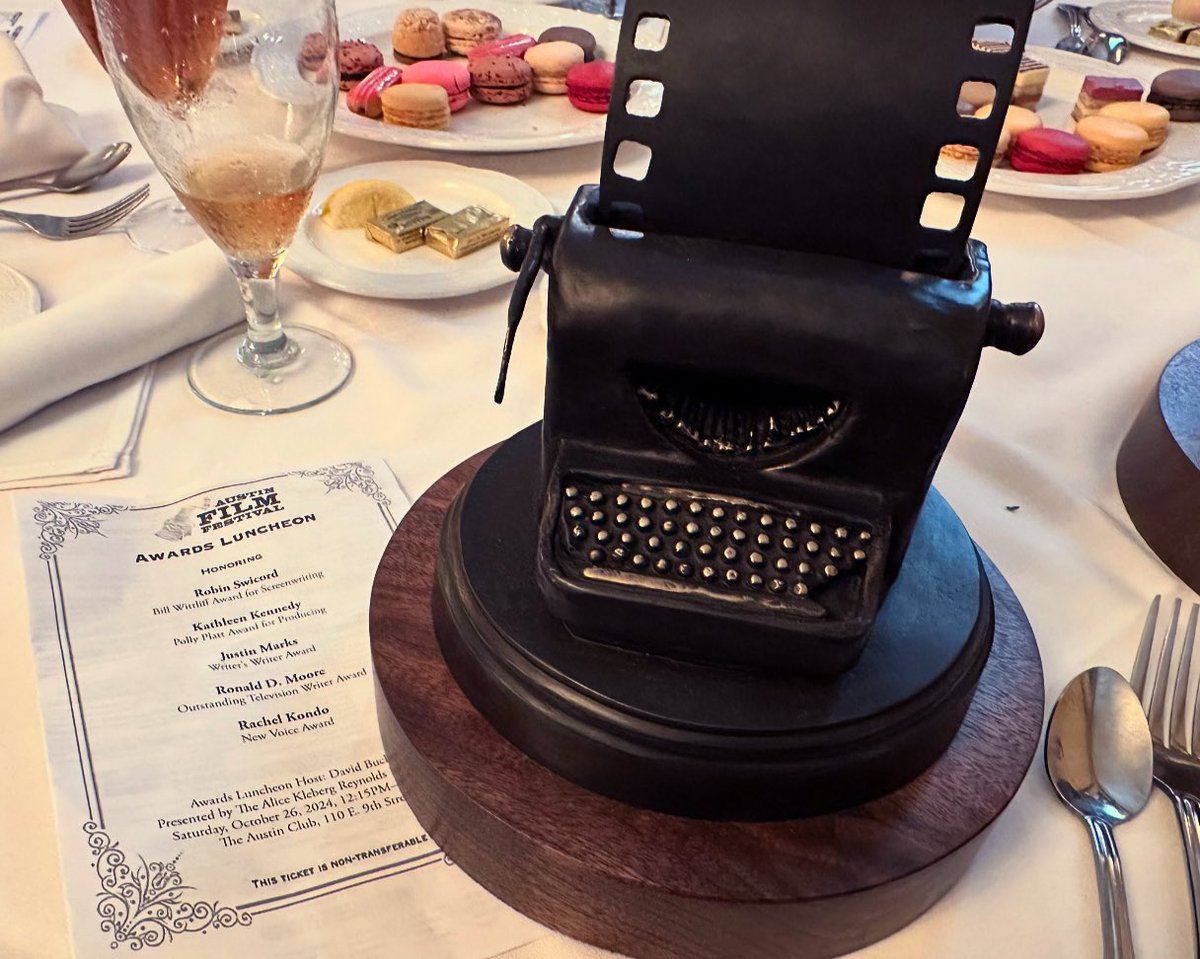 Joey Yu Writer tweet media