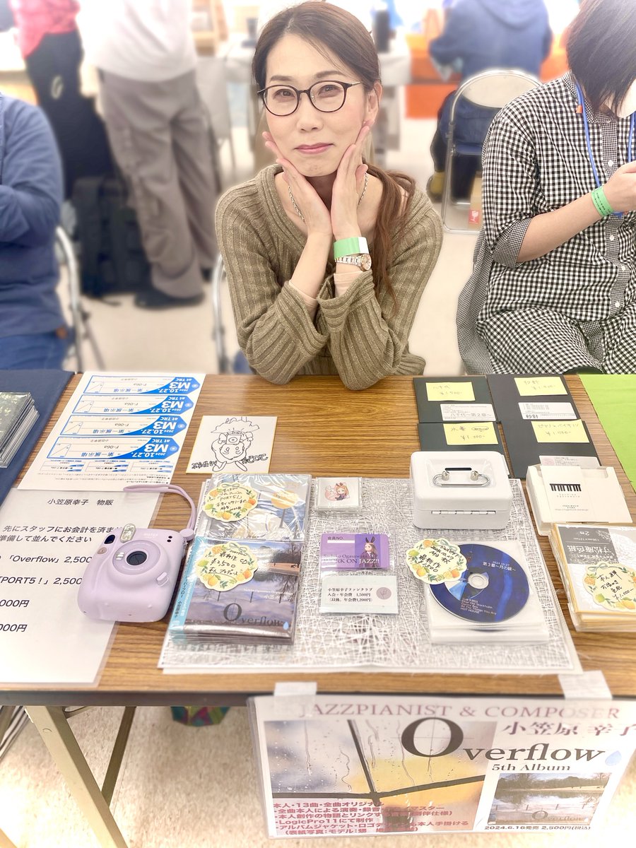 spacetonjiru's tweet photo. 何故かM3会場に来てまして小笠原幸子さん （@fugelmusik） のブース F-06a の売り子手伝いをしておりますというか豚汁にもご参加頂きまして楽曲収録予定です！

開発途中版をiPadに入れて持参してますんで（ブースに罰の人がいれば）開発版の試遊も可能です https://t.co/jiN93nKGvo