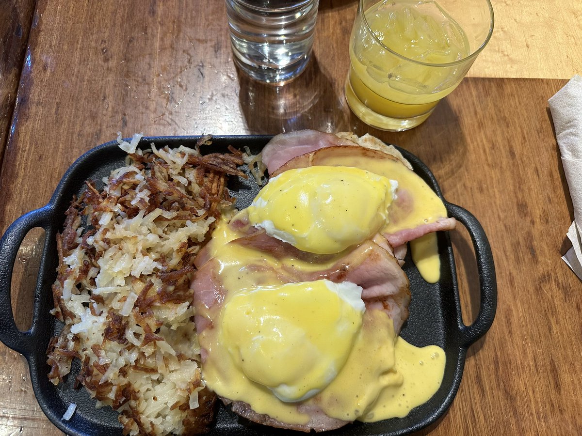 lexibwilliams's tweet photo. can’t go to brunch without getting a benny. the squatter’s benedict was good, but there is room for improvement. something was off but i can’t quite put my finger on it... the muffin perhaps? at least the company was exceptional, per usual ❤️ overall a 6.7/10 for the benny. https://t.co/djIWm9dwe0