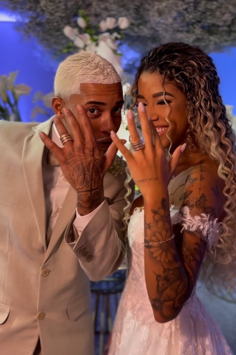 Esse abraço, esse sorriso! Momentos que ficarão para sempre eternizados na minha memória. O nosso amor ganha agora um novo capítulo.
Vou fazer o meu melhor para criarmos juntos a melhor história de todas. Te amo, minha vida . 💍👩🏽‍❤️‍💋‍👨🏽