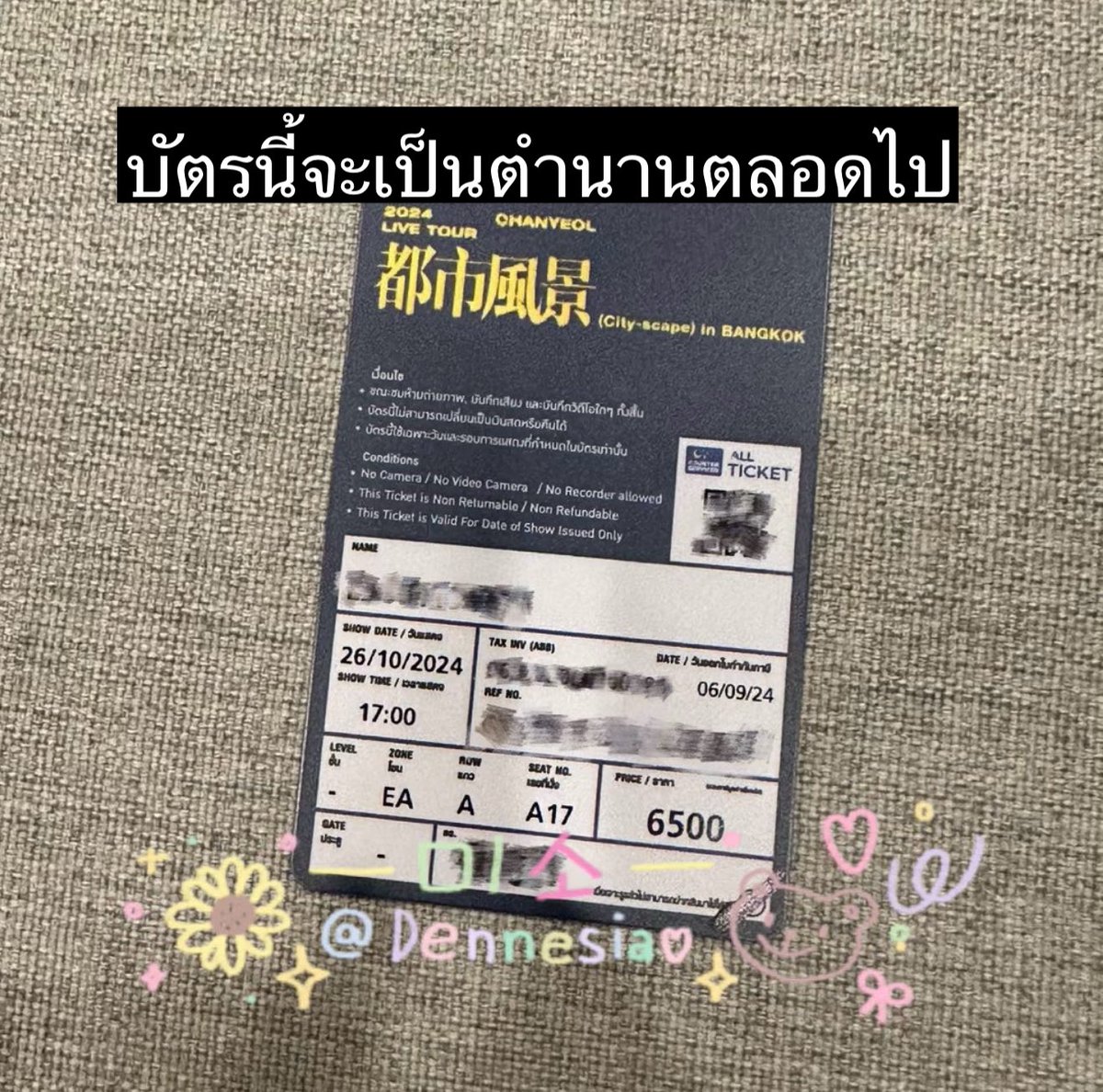 dennesiao's tweet photo. คอนเมื่อวานนี้ทำให้เราและน้องเราเสียความรู้สึกมากที่มีคนมาแย่งที่น้องเราไป น้องเราเข้าคอนไป เจอคนมานั่งที่ EA แถวA17 พอน้องเราขอเช็ค เค้าก็บ่ายเบี่ยงไม่ยอมให้ดูเลขที่นั่งบัตร แล้วบอกเป็นที่ของตัวเอง  และไม่ยอมลุกจากที่นั่ง น้องเลยจะเรียกสตาฟ แต่สตาฟอยู่ไกลมาก เลยลองขอดูอีกครั้ง สรุปเป็นบัตร EA A22 ถัดจากที่เราไป 5 ที่ แต่ว่าบัตรของน้องคือ EA A17 ทางนั้นก็แจ้งว่าเข้าใจผิด คิดว่าเป็นเลขวันเกิดตัวเอง(วันที่17) เลยเข้าใจว่าตัวเองนั่งเลขที่ 17 น้องเราก็เลยถามว่าตัวเองเข้ามานั่งจะไม่รู้เลขที่นั่งตัวเองได้ยังไง ทางนั้นก็จะให้น้องเราดูเลขบัตรปชชให้ได้ แต่น้องเราไม่มีอารมณ์จะดูแล้ว และบอกให้คนที่มาสวมที่นั่งกลับไปนั่งที่ตัวเอง เขาก็ยังไม่ยอมไป น้องเราทนไม่ไหวเลยบอกจะฟ้อง ทางนั้นก็แจ้งกลับมาว่าจะฟ้องก็ฟ้องเลย!!! และยึกยักอยู่นานจนVCRแรกนานจนจบกว่าจะยอมลุกไปนั่งที่ตัวเอง

จนช่วงที่มี VCR อีกรอบ ทางนั้นก็เข้ามาคุยและทำการขอโทษ ทั้งๆที่ก่อนหน้านี้ยังท้าให้น้องเราฟ้องอยู่เลย แต่เหตุการณ์เมื่อวานนี้ทำให้น้องเราเฟลมากๆ แทนที่จะเป็นวันที่มีความสุขที่สุดได้เจอชานยอล ยังต้องมาคนแบบนี้อีก แล้วน้องก็ถามทางนั้นอีกครั้งว่าทำไมถึงมานั่งที่เรา ทั้งๆที่ใบนี้ได้ GROUP PHOTO ถ้าเข้าใจผิดก็ต้องไปลงลงทะเบียนบัตรใบนี้แล้ว น้องเรายังมีริสแบนด์ในข้อมือให้ดูอยู่เลย ทางนั้นก็แจ้งว่าเราเช็คแล้วว่าเค้าไม่ได้สิทธิ์ GROUP PHOTO ก็แปลว่าต้องรู้อยู่แก่ใจแล้วว่าไม่ได้นั่ง EA A17 ตั้งแต่แรก แล้วจะมาแจ้งว่าเราเข้าใจผิดว่าเกิดวันที่ 17 เลยมานั่งตรงนี้ ซึ่งเราคิดว่ามันเป็นไปไม่ได้ 

ปล สุดท้ายขอให้ทุกคนอย่าได้เจอคนแบบนี้เลย เพราะไม่มีใครโอเคหรอก และบัตรนี้เป็นของชั้นจ๊ะ ไม่ต้องสงสัยว่าทำไมน้องมี 2 ใบ เพราะนี่ติดธุระเลยไม่ได้ไป เลยให้น้องไปแทน 
#CHANYEOL_都市風景_City_scape_in_BKK
#CHANYEOL_都市風景_City_scape_in_BKK_Day1