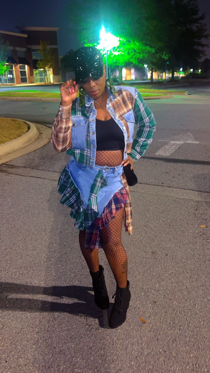 SuchADive_POW's tweet photo. I thought somebody said it was ♉️ season shyt⁉️ It ain’t even my birthday but he wanna lick the icing off‼️ #DateNight #40Where 💕 https://t.co/gL27ZzRISv
