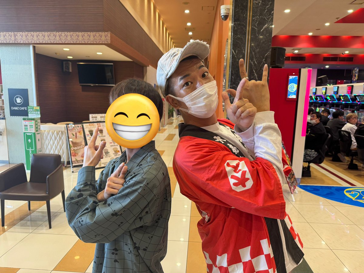 Link_wing59's tweet photo. 動画面白くてずっと見させてもらっててやっと話しかけて写真撮ることができた🥹
ほんとに優しくめっちゃいい人でまた機会みつけて会いに行きたい！ありがとうございました！
あと服装が寒そうでした笑
 #たなちゅう https://t.co/XFVTXfnwLr