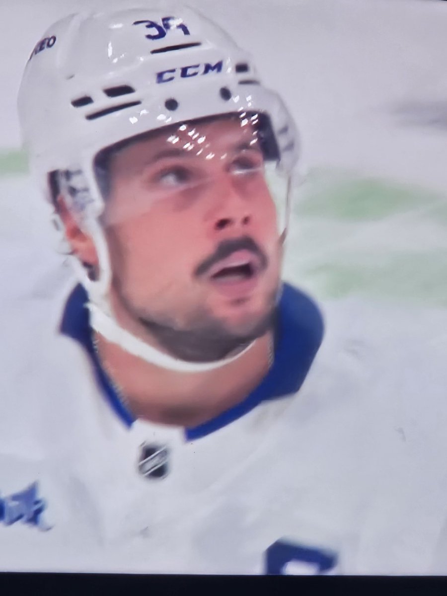 Assist of the night!! #Mattews #bruins #Leafs #overtime <a href="/MapleLeafs/">Toronto Maple Leafs</a> <a href="/NHLBruins/">Boston Bruins</a>