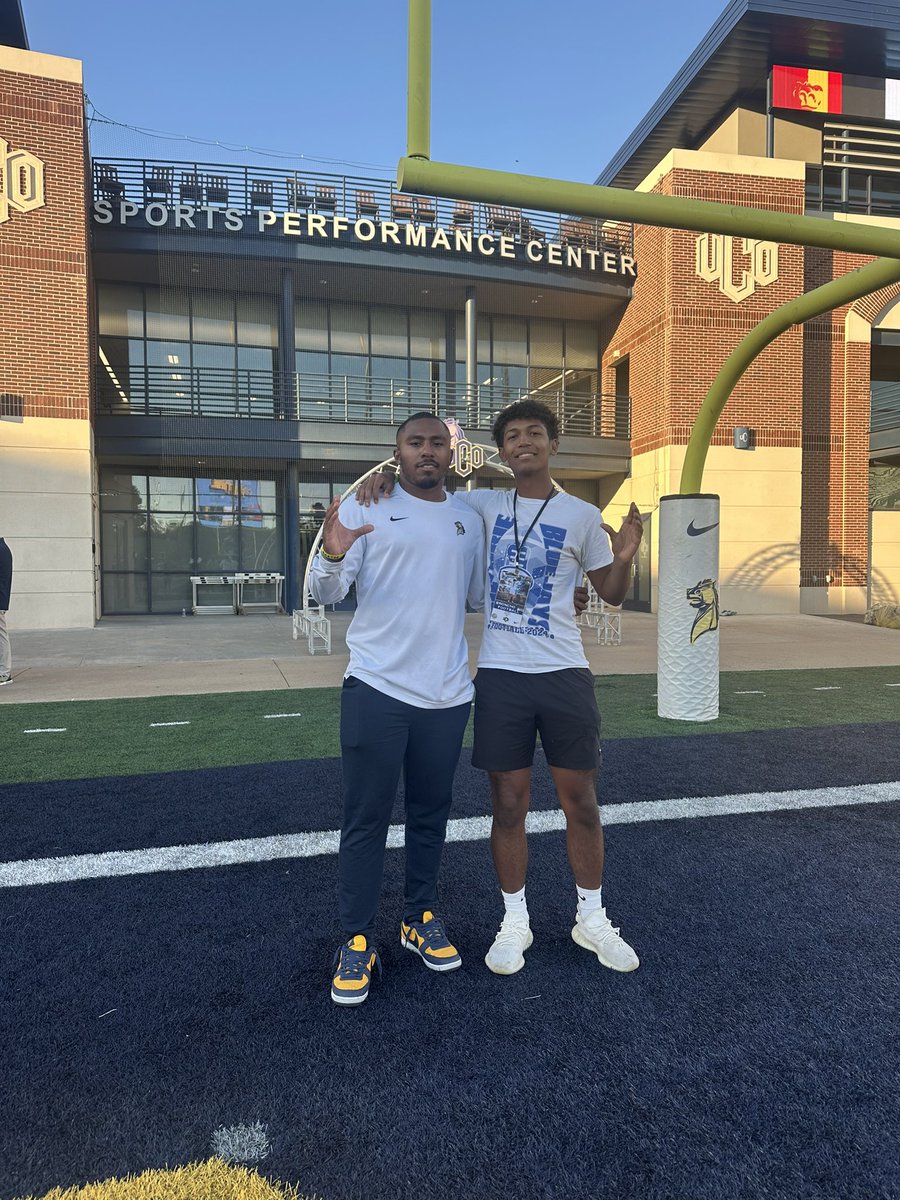 Great game day🙏🏽 Thank you to <a href="/CoachDDudley/">Dallas Dudley</a> for the invite! #AGTG 

<a href="/ucobronchofb/">UCO Football</a> 
<a href="/CoachKDumas/">Kamau Dumas</a> 
<a href="/CoachBeeby/">COACHBEEBY</a>