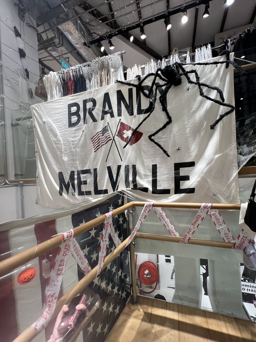 archeuy's tweet photo. we had so much fun pas workshop ++ pitching session, walaupun habis itu langsung *migrain @_@. TAPI terbayarkan pas menang and ke brandy melville 😆 https://t.co/pL4Lxji8ga