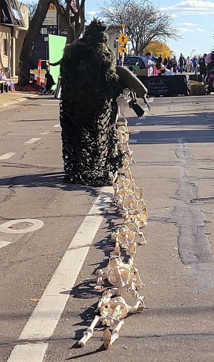MikeMcGPontiac's tweet image. Mikey McGuinness in various stages of activity during the Downtown BOOkley festivities, from setup to execution to cleanup. 💀 #tired #forty #thisishalloween #michigan