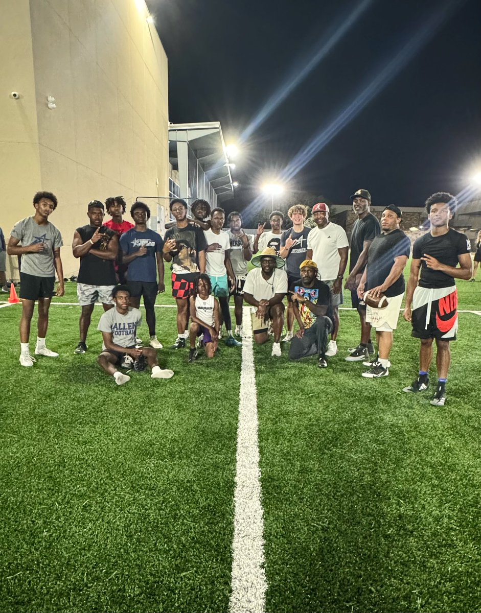 AEdwards2Tru4's tweet image. Iron sharpens Iron #TeachTheGame🏈