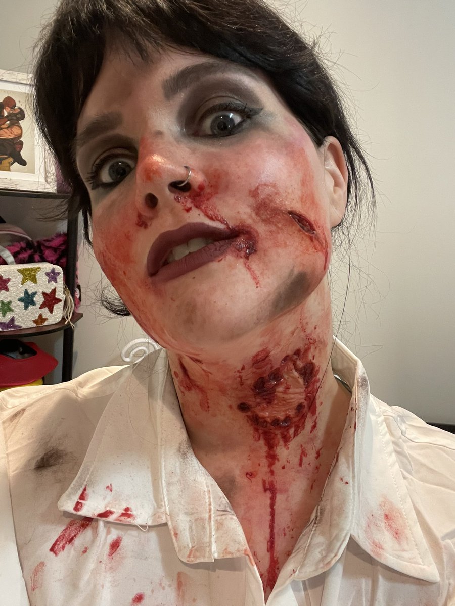 kreature_kait's tweet image. A totally normal evening for me 😂😂
#makeupsfx