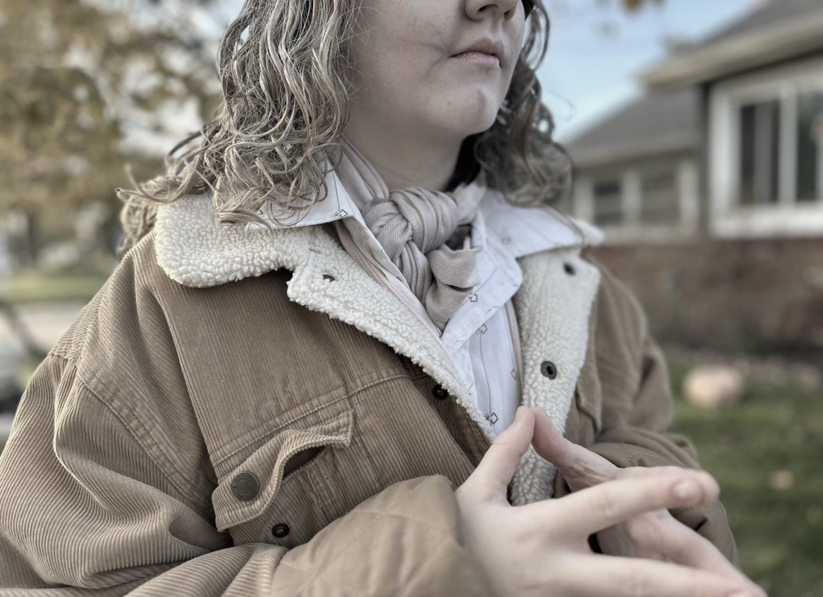 You may have seen her Aunt <a href="/bjcolangelo/">BJ Colangelo</a> post these, but Roxie rocked her Longlegs costume. Proud of my little movie sicko. 
cc: <a href="/neonrated/">NEON</a> <a href="/LonglegsFilm/">ↃL⊥\\Ↄ—\\ᘰ</a>