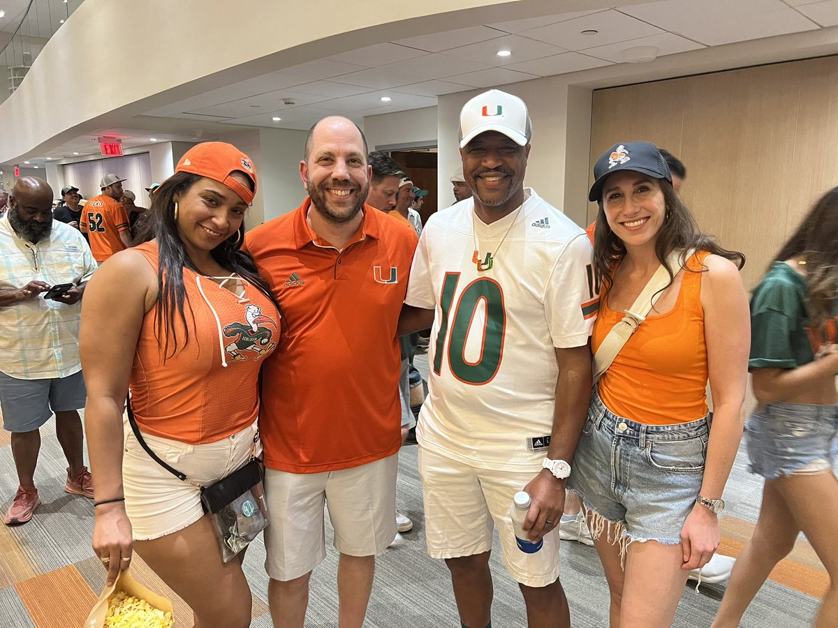 davidmullings's tweet image. #currentsituation

GO CANES!!

UM - 29
FSU - 7

3:49 on the clock in the 4th