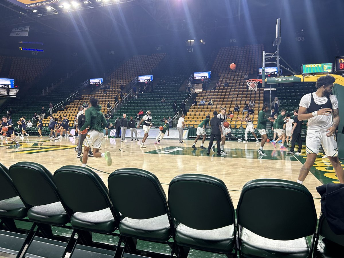 River_Glen_2020's tweet photo. At todayβs game, we were honored with the βMove of the Gameβ
@MasonMBB @MasonAthletics @gmugreenmachine @A10MBB
@CoachTonySkinn @ByGeorgeGMU
@GMUGiantKiller
#GMUGreenMachine https://t.co/UtZT0MFnHJ