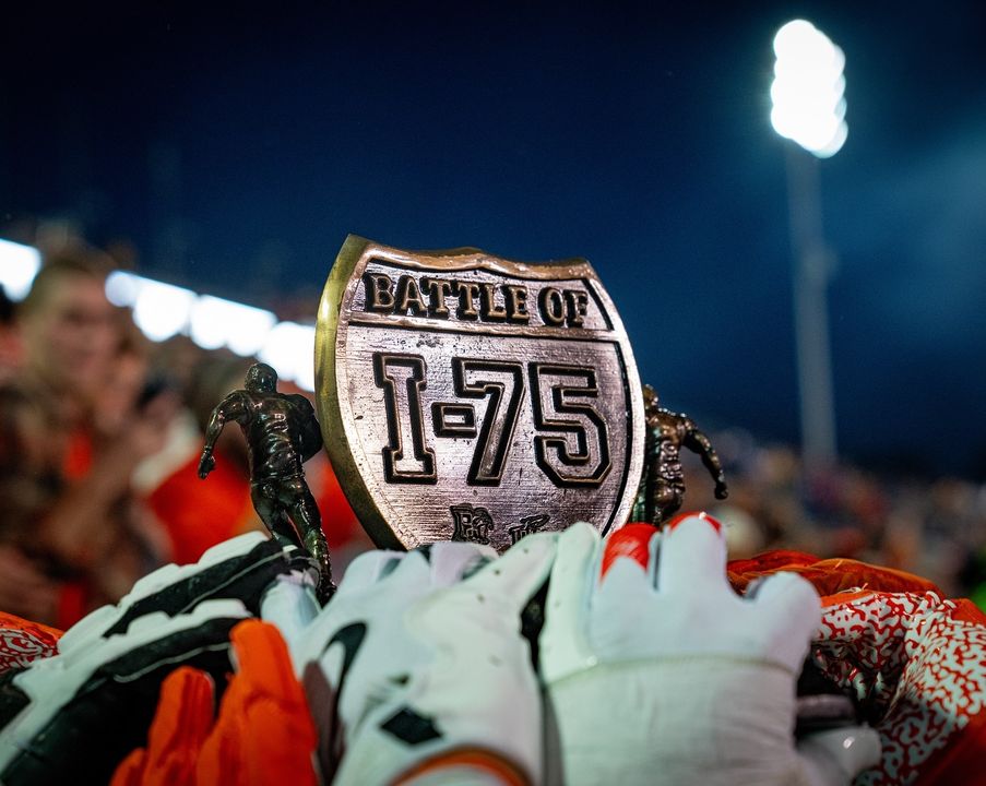 bgsu's tweet photo. Brought the trophy home 🏆 #AYZIGGY https://t.co/tZlAd6GAEh