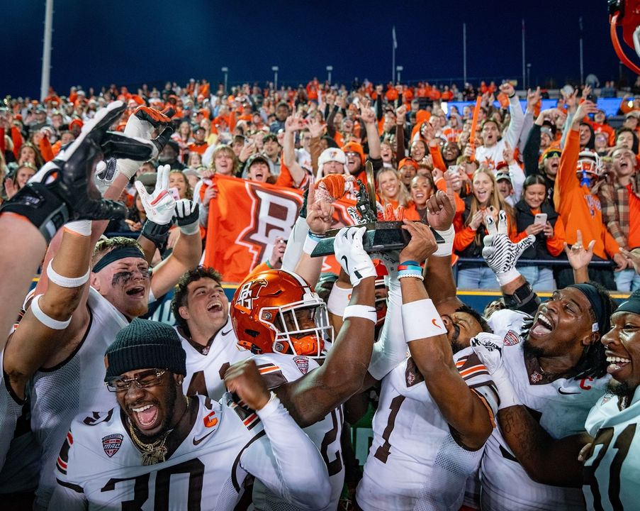 bgsu's tweet photo. Brought the trophy home 🏆 #AYZIGGY https://t.co/tZlAd6GAEh