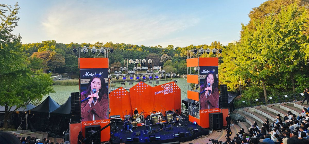 mongsimisimi's tweet photo. 241026 GMF
먹던 사진 죄송 🙏먹고있는데 가방에 빼꼼이 있는 쪼꼬미가 넘나 귀여워서욝..
호수공원 스테이지는 처음가봤는데 공연장 구조, 주변의 나무, 무대 뒤 호수, 날씨 까지 딱 맞는 세트같았다. 나중에 햄이 이런데서 노래해주는 상상을 잠깐했는데 수용인원이 너무 부족할것같아서 미리 포기. https://t.co/tlDBqZvawU