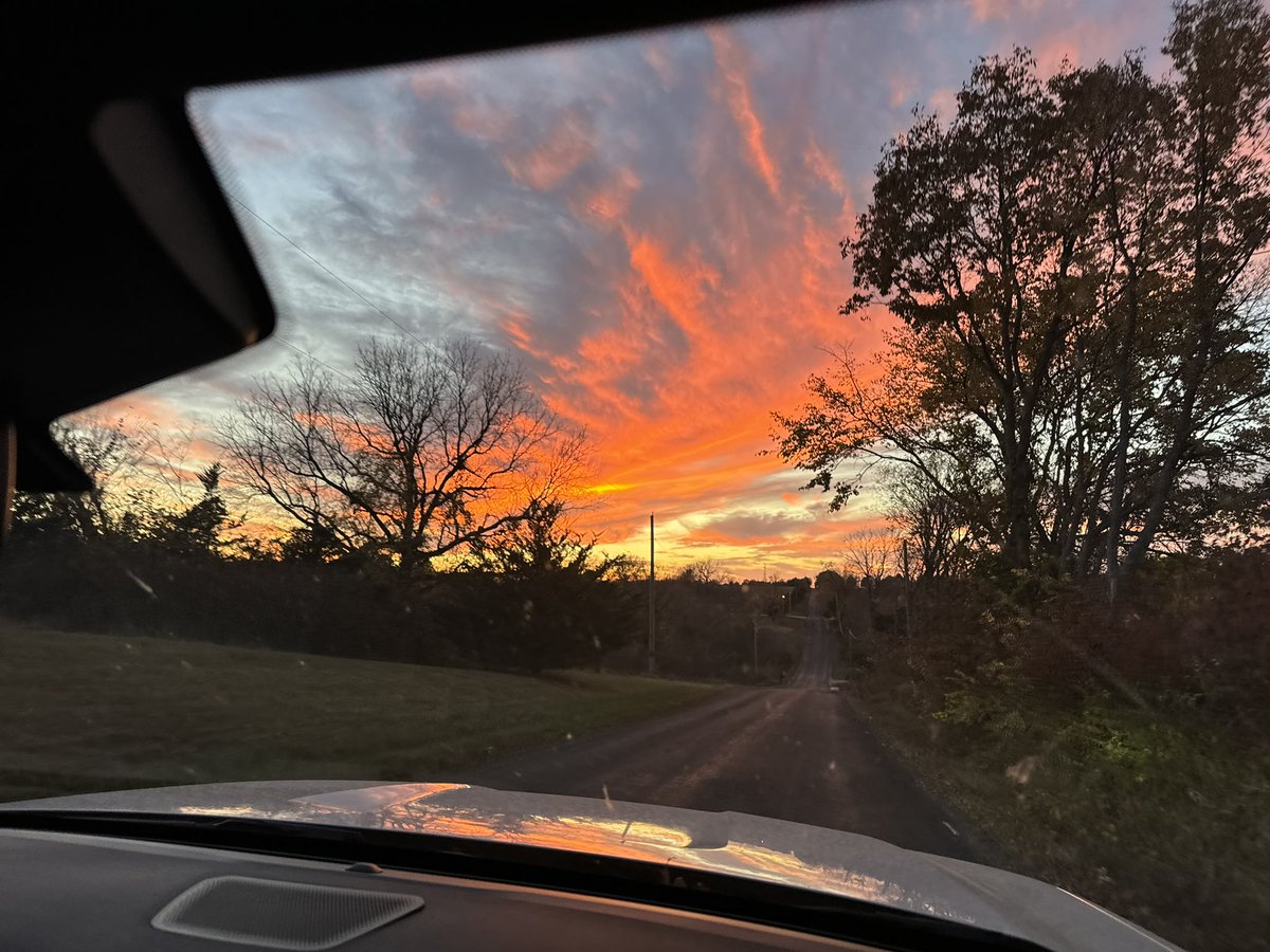 lcodersportsnut's tweet photo. @WesWeather beautiful sky in Smithville MO tonight https://t.co/zsTAA0YwWV