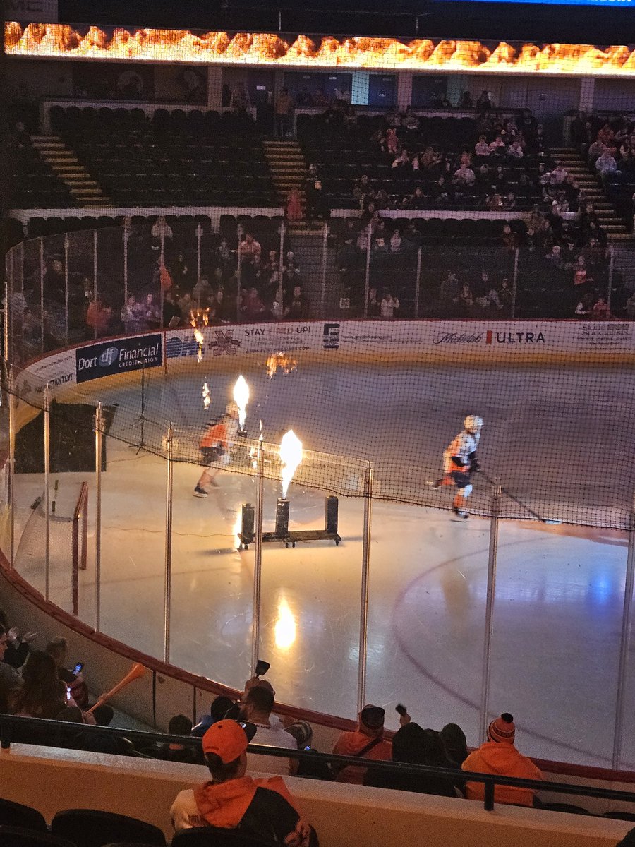BryanCrawford40's tweet photo. Back in #Michigan 🇺🇸 this weekend, visiting our friends at the @FlintFirebirds for the Halloween Game 🎃👻.  #TrickᎧᏒTreat #costumes #HappyHalloween https://t.co/dbC2FemTZ7