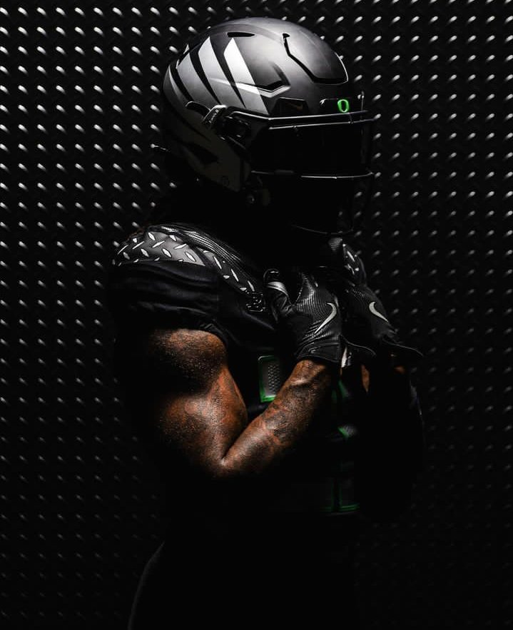 Win__The__Day's tweet photo. Which Generation O uniform was your most favorite so far this season?
I'll start: The All Black Fly Era.
#GoDucks #GenerationO https://t.co/VrCLsugKhP