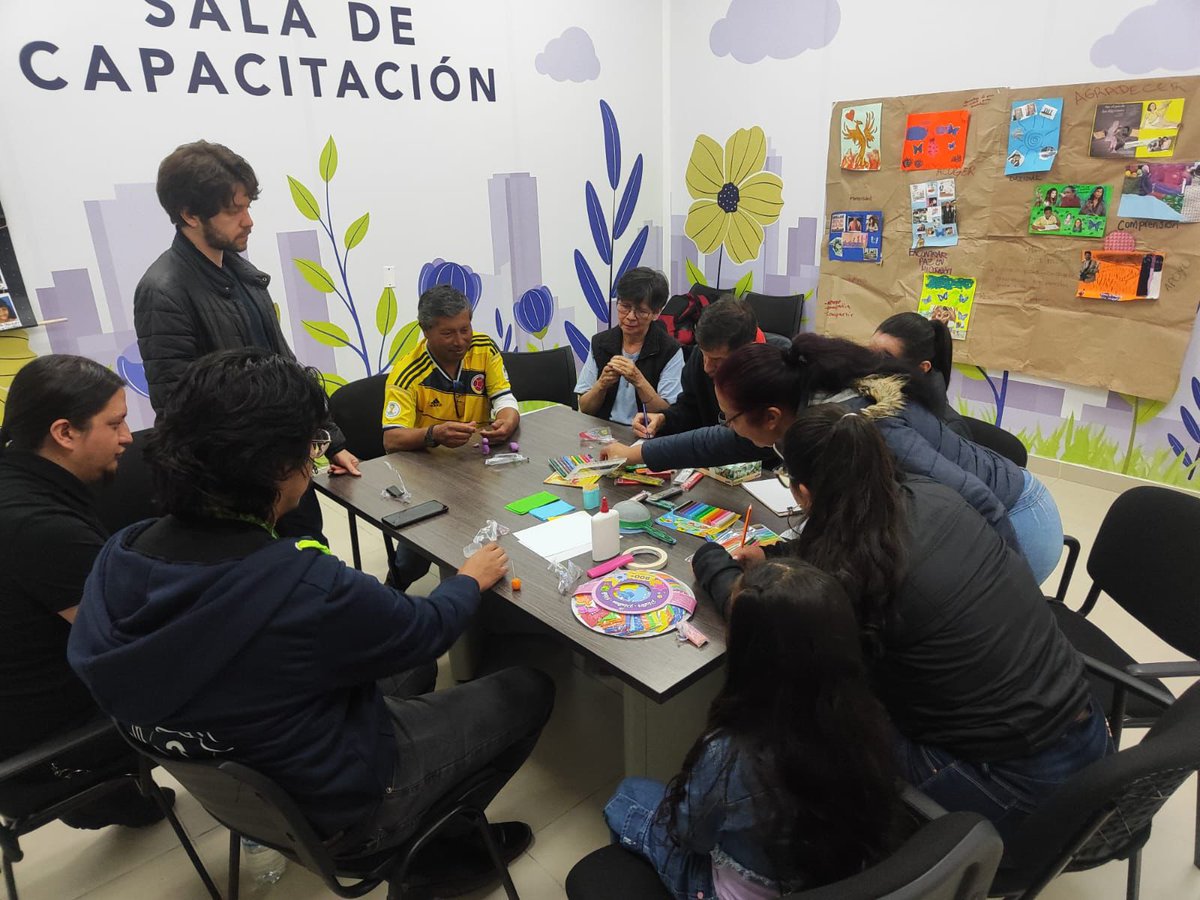 SectorMovilidad's tweet photo. 👥 El equipo de psicología de #ORVI realizó 'Lazos de escucha', una actividad grupal con ciudadanos que han sido usuarios del servicio. 
Este espacio busca fortalecer el apoyo y el trabajo realizado desde el área de psicología, promoviendo un acompañamiento cercano y empático. 💬💙