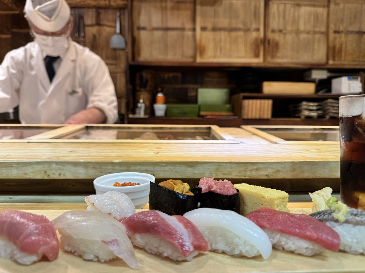 Love grabbing sushi at a counter where I can watch the chef make sashimi right in front of me. It’s so cool to see, but I always worry about eating it wrong and offending the chef! 

Do you feel the same way?

#japansushi #shasimi