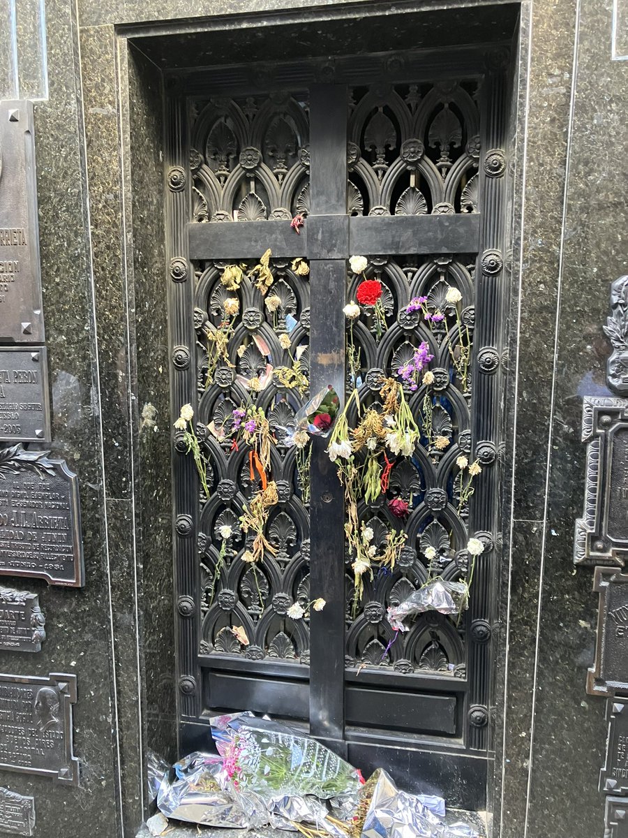 CymraegCHS's tweet image. Dydd prysur arall - palas pinc, eglwysi, siop lyfrau, Eva Peron @officialCHS