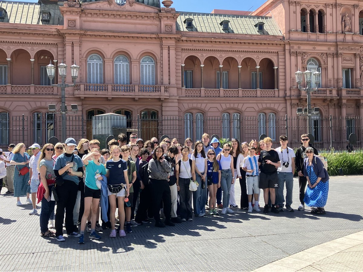 CymraegCHS's tweet image. Dydd prysur arall - palas pinc, eglwysi, siop lyfrau, Eva Peron @officialCHS