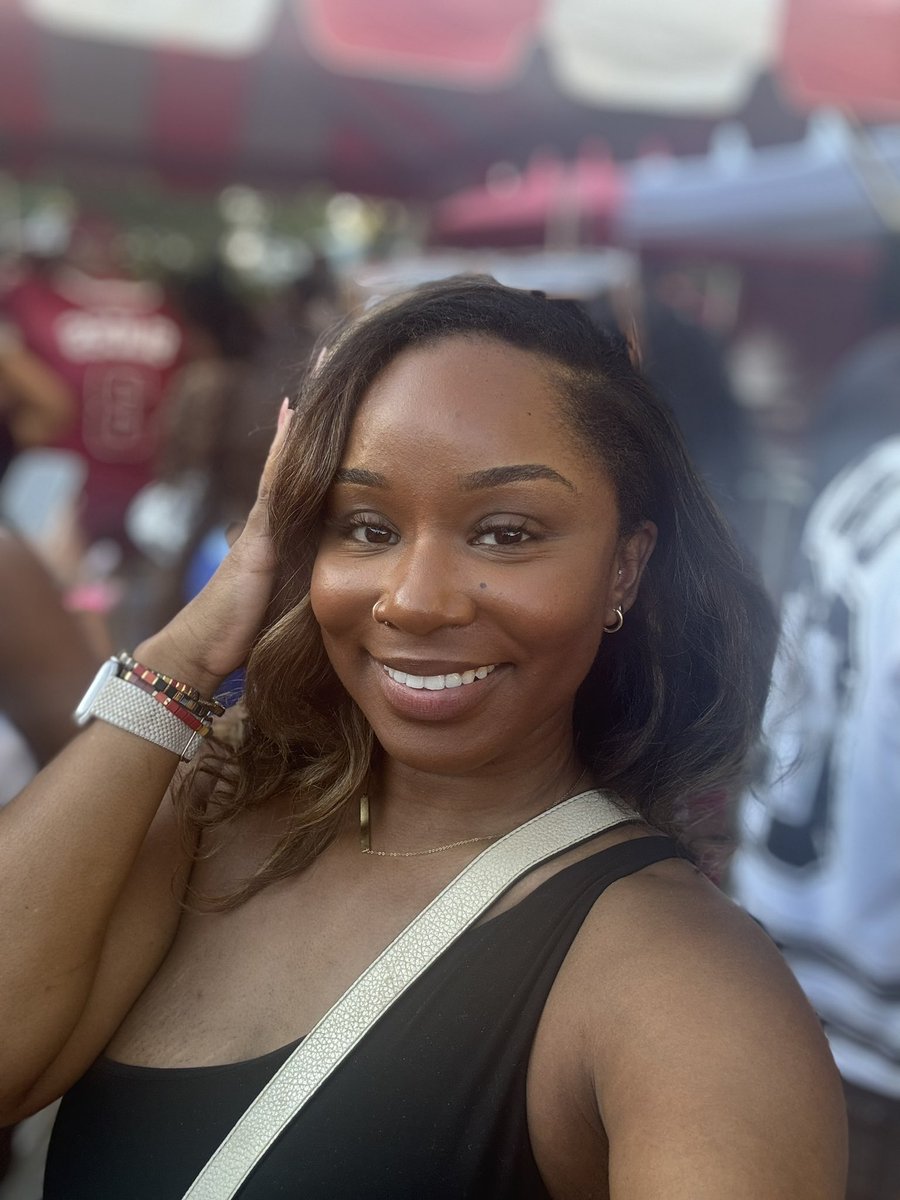 davidbackwards's tweet image. “she doesn’t even go here.”
😝
#spelhouse