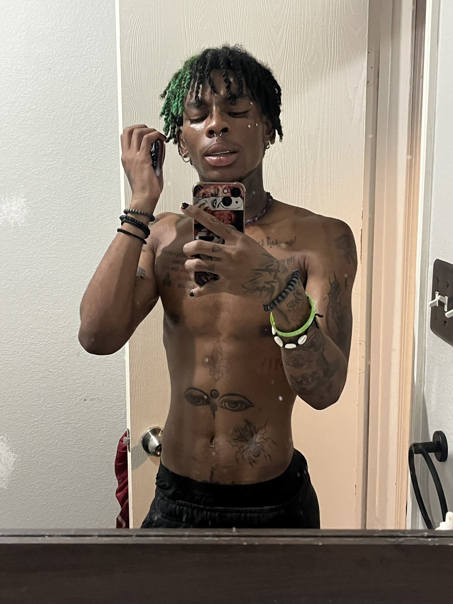 s0ulaan1's tweet photo. where the emo mfs @? https://t.co/Rsr1tfi1JA