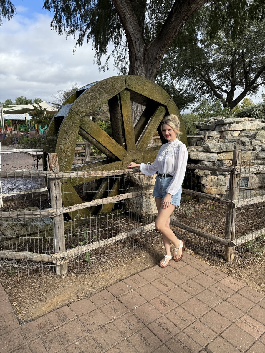 brooke_burfitt's tweet photo. A successful wine tasting in Fredericksburg! Prost!
#fredericksburg #texas #roadtrip #winetasting #fall #germantown #prost #vineyard #emptyglass #lager #history #platz #townsquare #marktplatz https://t.co/CHO6fdJAB6
