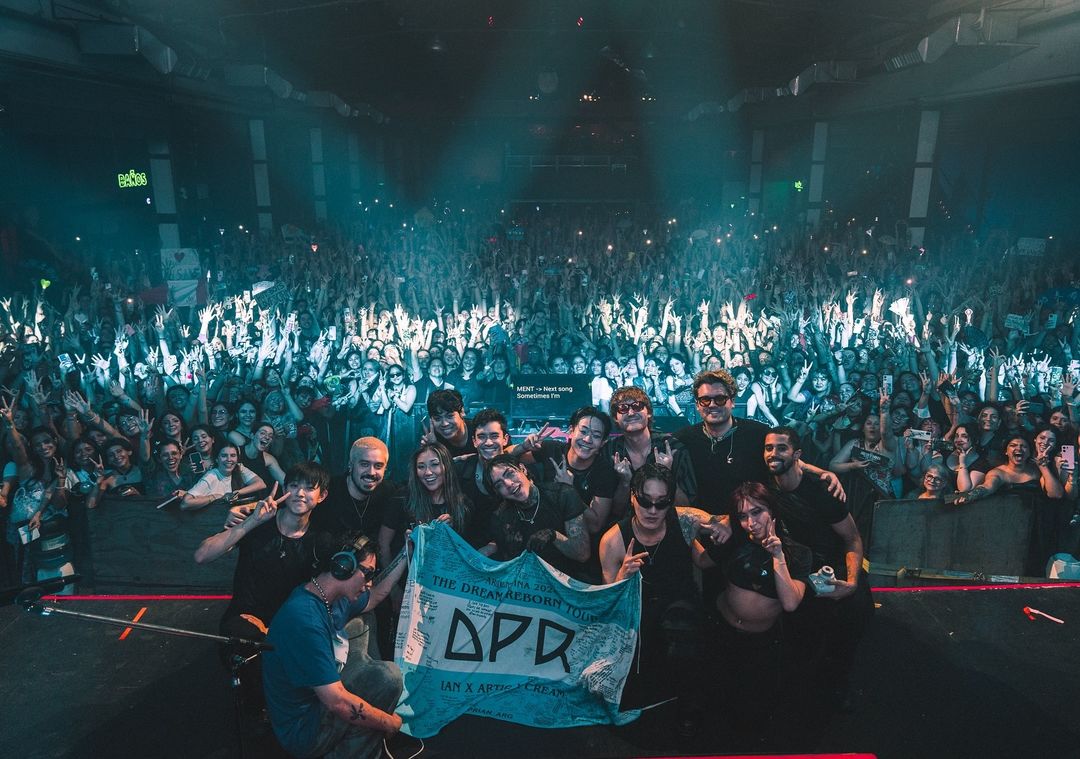 _JJKmylove_'s tweet photo. How much i love all of them is incredible,  they love us and we love them.Please come back soon.🇦🇷🇦🇷🩵🤍
#ArgentinaLovesDPR #ThankyouDPR 
#DPRLovesArgentina https://t.co/LfIu4iofID