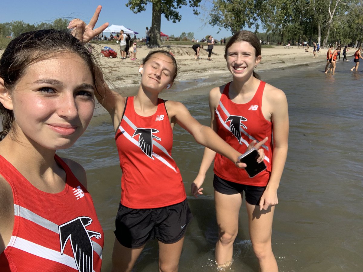 Lizzys1206's tweet photo. On Sep 21st, I ran the 40th Annual Monroe Jefferson Invitational at Sterling State Park. Running for DC Varsity and coming 14th overall and 5th for DC. Divine child came 1st out of 5 teams. #RunDCXC https://t.co/sIWJyZ7vr6