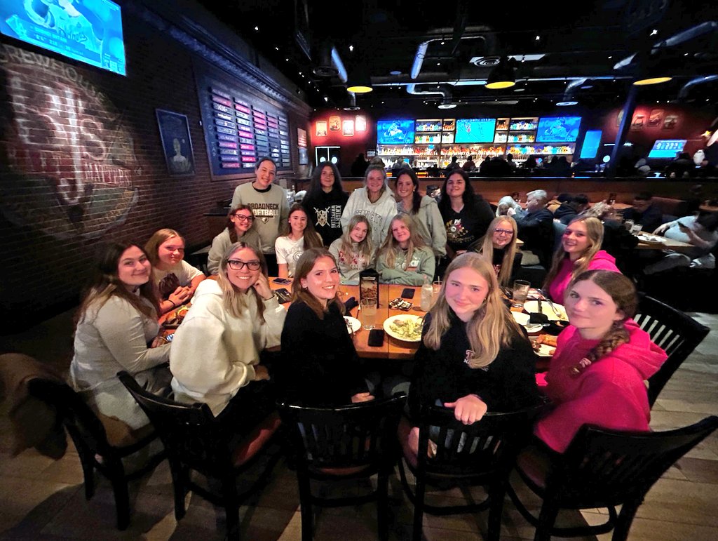 StarzGoldAPI's tweet photo. We love this crew. Scary Movie and a Spookie Pazookie for the win.❤️ https://t.co/knPQo4vVhM