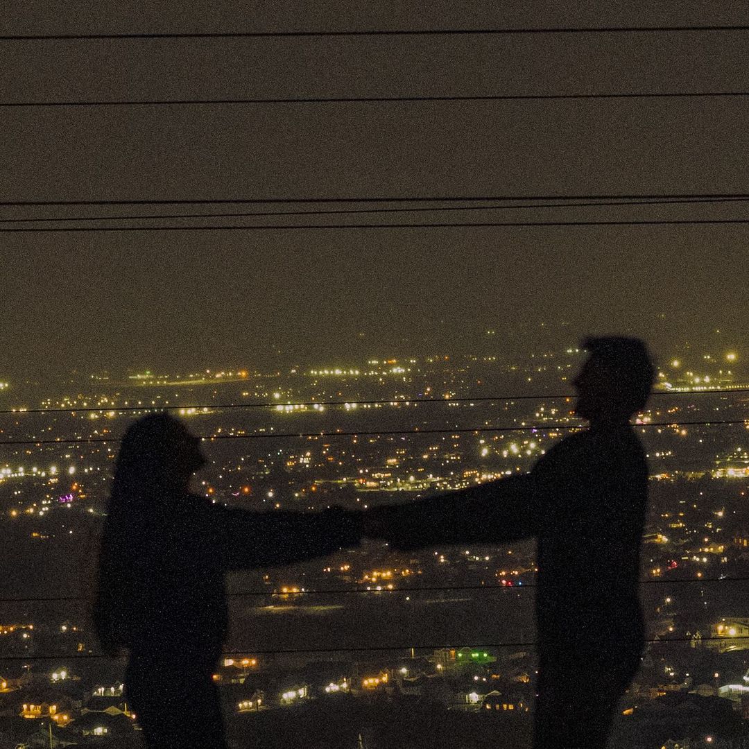 propositos__'s tweet image. Dos son mejor que uno, porque si caen, el uno levantará al otro. 🩶