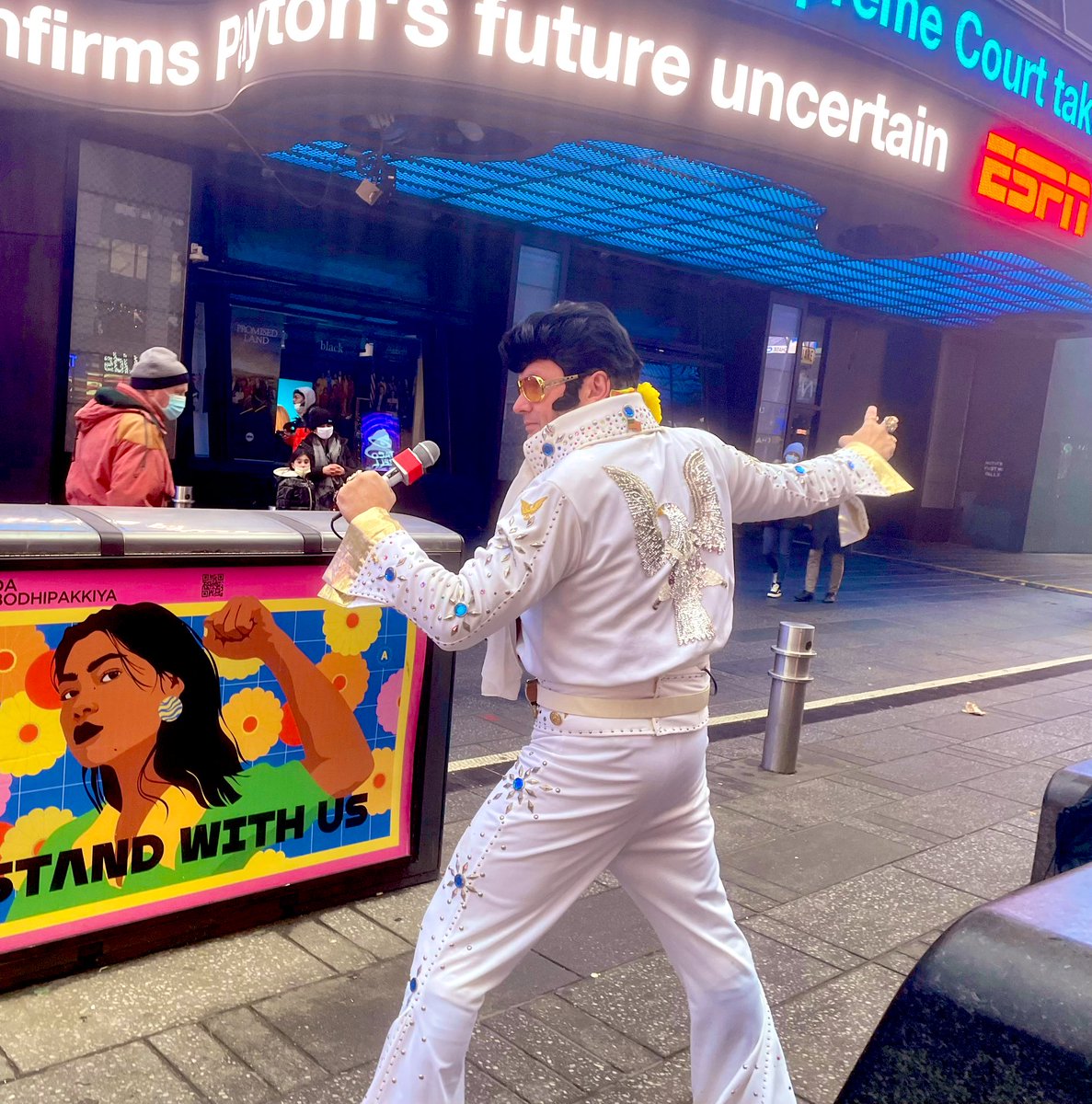 TommyBayiokos's tweet photo. “Why thank you, …thank you very much” - ELVIS…..😅🎬🎬 #HalloweenMemory #Elvis #Fun @snl #SNL #tv #Halloween https://t.co/Sf7bGVap5A