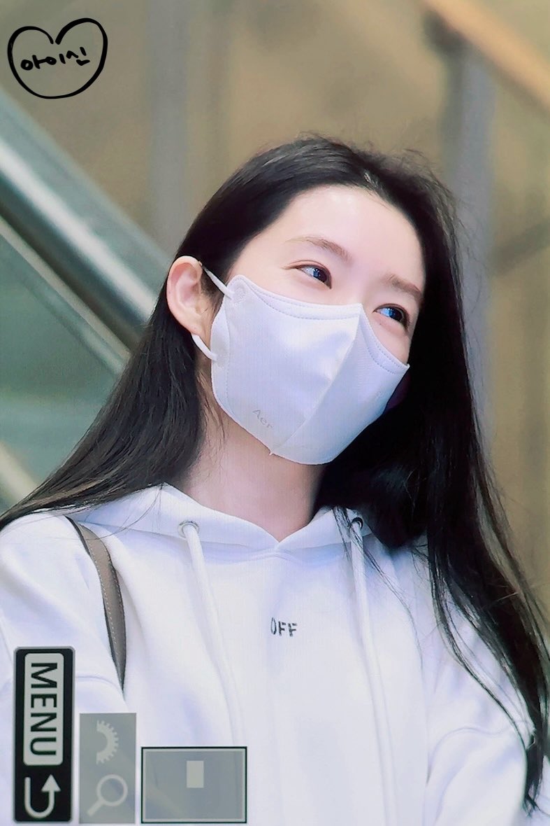 HeartB_beat329's tweet photo. 241027 ICN
🛬 
#아이린 #IRENE https://t.co/7t9EhHKHD6
